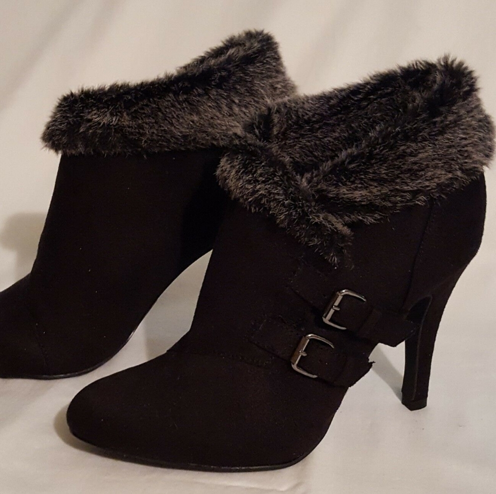 New Qupid black fx fur trim slim heel ankle bootie